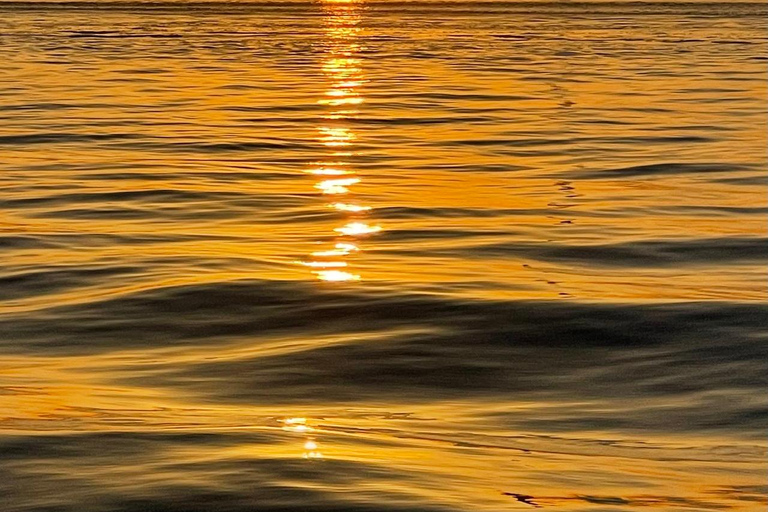 Lisboa:Sunset Sailing Tour at Tagus River with welcome drink