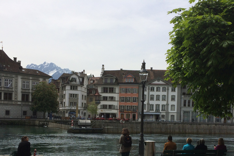 Privé middeleeuwse wandeling in het historische centrum van LuzernPrivé middeleeuwse wandeling in het historische centrum - in het Engels