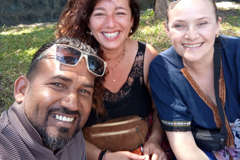 Kandy: Full-Day Tuk-Tuk Tour with Temples & Gardens by Local