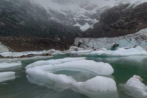 Huaraz: Rocotuyoc Ice Lagoon - White Mountain Range