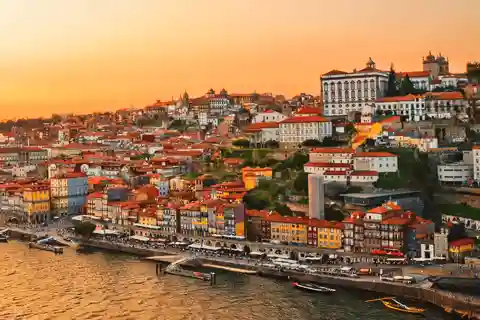 Lisbona: Viaggio a Porto con soste a Óbidos-Nazaré-Aveiro