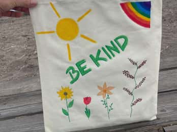 Taller de diseño de bolsas en El Médano