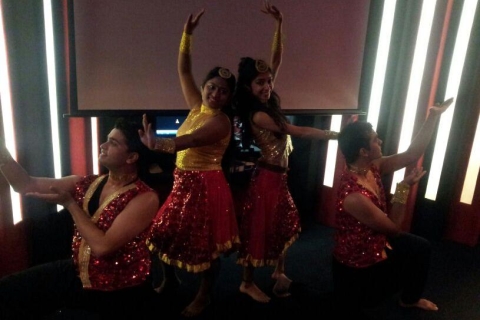 Mumbai: visite privée à Bollywood avec spectacle de danseVisite d'une demi-journée de Bollywood à Mumbai