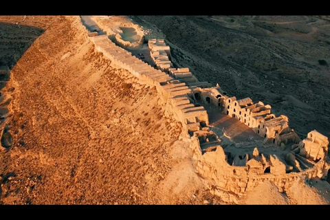 La Guerra de las Galaxias y la puesta de sol en el desierto en Ksar Ghilane