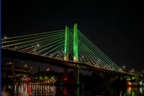 Portland: Private Pontoon Cruise on the Willamette River
