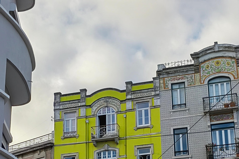 Lisbon: Private full Day Sightseeing tour by tuk-tuk.