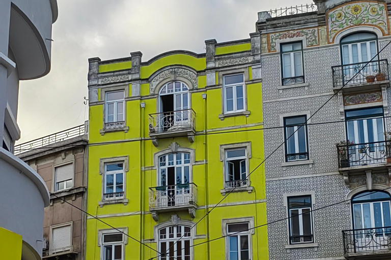 Lisbon: Private full Day Sightseeing tour by tuk-tuk.