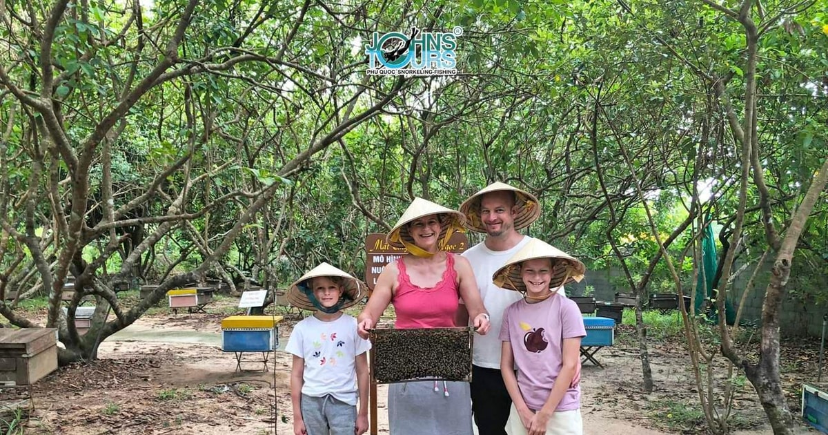 Phu Quoc: Starfish Beach, Kayaking & Grand World Tour