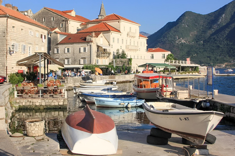 Rejs łodzią motorową do starego miasta Perast i kościoła Matki Bożej na Skale