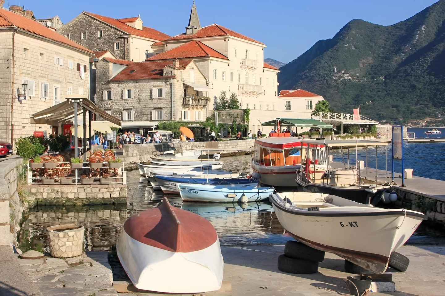 Speed Boat Tour to Perast Old Town & Our Lady of the Rocks