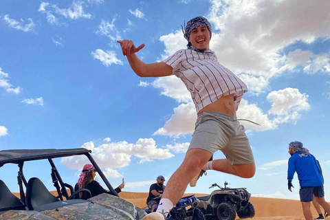 Safari condiviso nel deserto di mezza giornata con giro in cammello e sandboarding