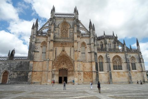 Fátima, Batalha, Alcobaça, Nazaré and Óbidos Private Tour