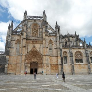 Fátima, Batalha, Alcobaça, Nazaré and Óbidos Private Tour