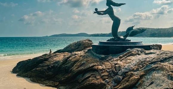 Koh Samet Island Tour with Dinner & Fire Show from Pattaya