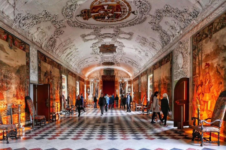 Copenhagen: Rosenborg Palace Tour in Spanish with tickets Copenhagen: Robenborg Palace Tour in Spanish with tickets