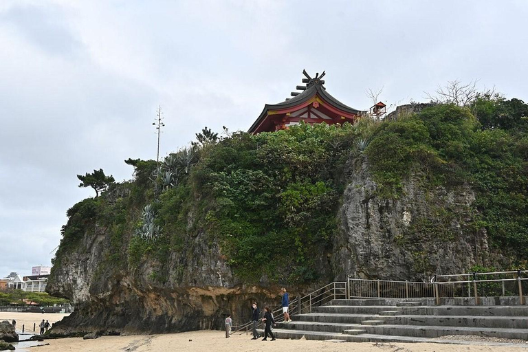 Naha: Guided Walking Tour with Street Food Tastings