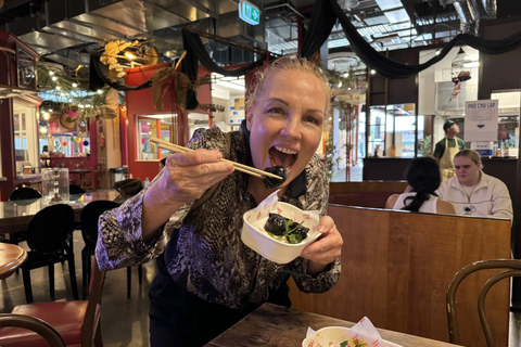 Sydney: City Highlights Walking Tour with Harbor Cruise