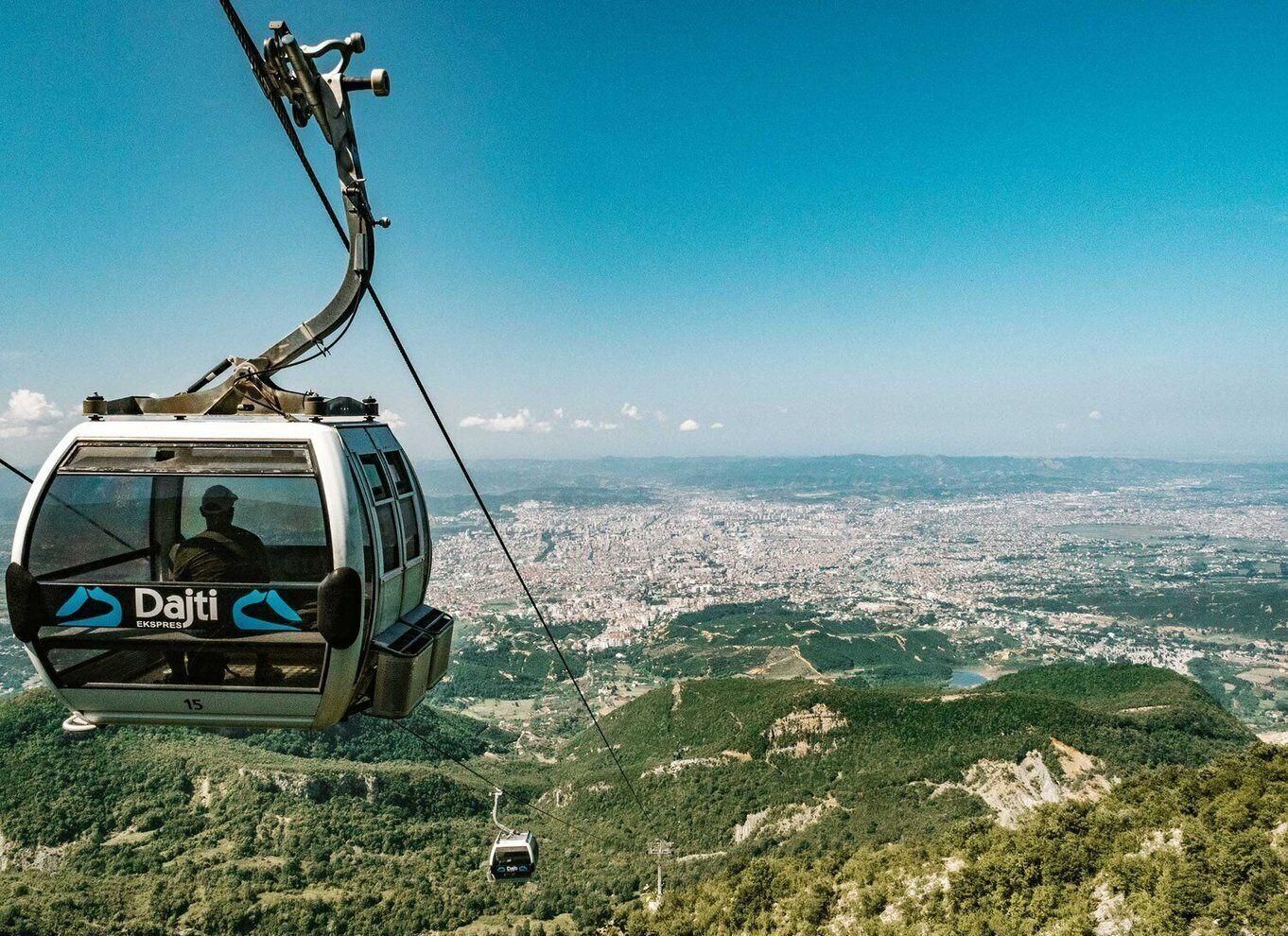 Dajti-Seilbahn & Städtetour durch Tirana ab Durres/Golem