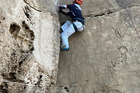 Baku: Rock Climbing Experience with Guide and Gear
