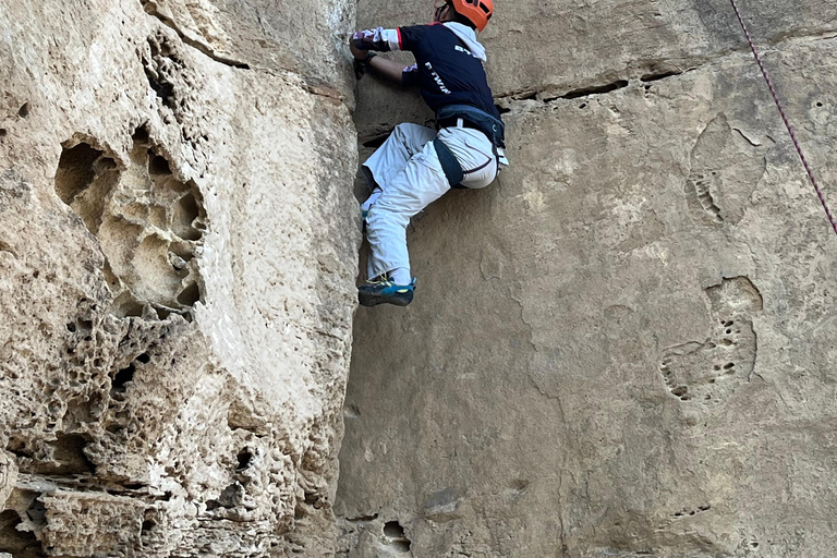 Baku: Rock Climbing Experience with Guide and Gear