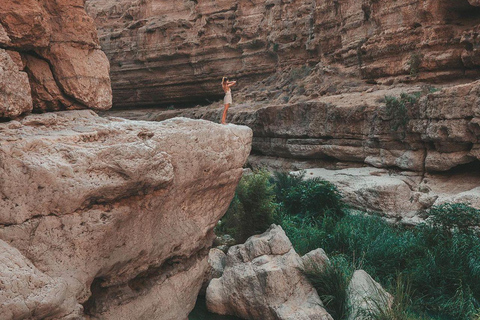 Au départ de Mascate : visite privée du Wadi Shab et du gouffre de BimmahVisite privée d'une jounée à Wadi Shab et Bimmah SinkHole Tour