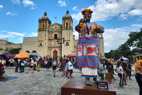 Oaxaca: Day of the Dead Evening Walking Tour with Dinner