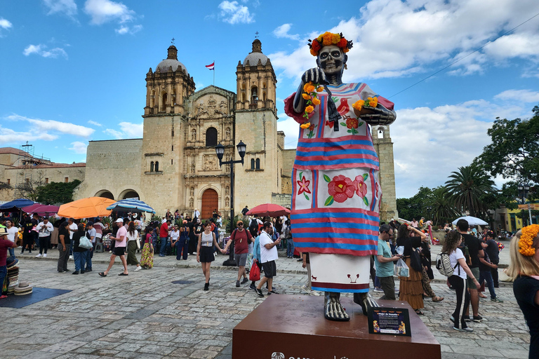 Oaxaca: Day of the Dead Evening Walking Tour with Dinner