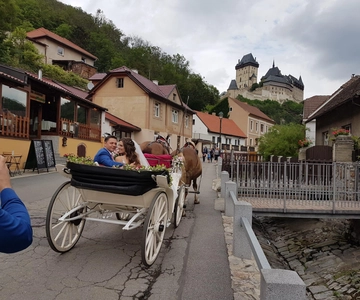 Karlštejn castle by horse carriage