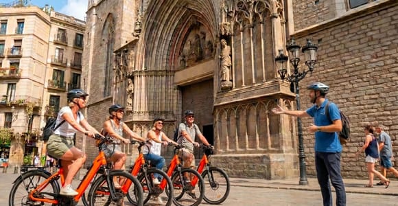 Barcelona: 1.5-2-Hour Bike or E-Bike Tour of 10 Highlights