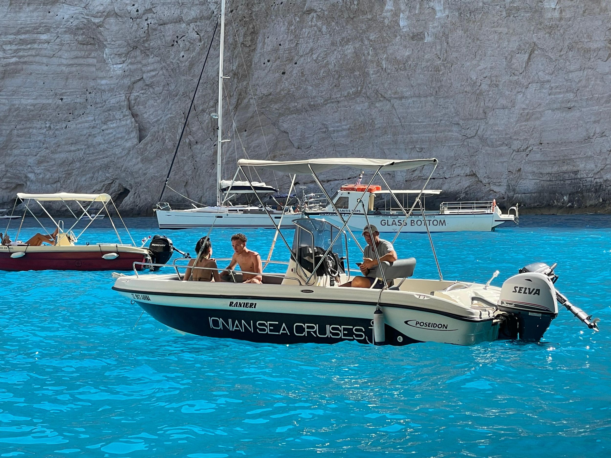 Zakynthos: Private Bootsfahrt mit Skipper oder auf eigene Faust!