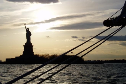 New York City: Segeltörn zum SonnenuntergangNew York City: Segeltörn bei Sonnenuntergang