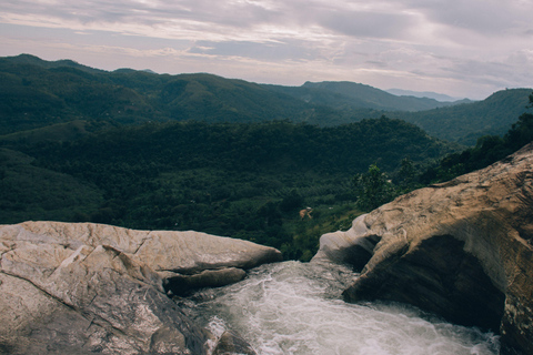 Vanuit Galle/Mirissa/Weligama: Prive jacht op watervallen naar Ella