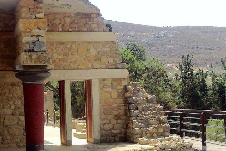 Palais minoen et musée archéologique de Knossos depuis Héraklion