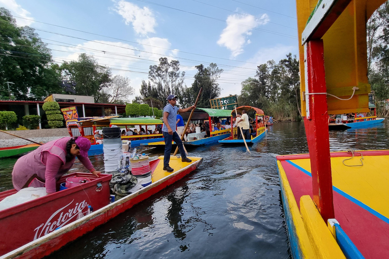 CDMX: Tour of Xochimilco and Coyoacán with option to visit the Frida Kahlo Museum Shared tour with visit to the Frida Kahlo Museum and traditional lunch