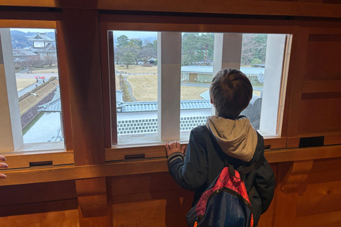 Kanazawa: Castle Interior & Kenrokuen Garden Tour