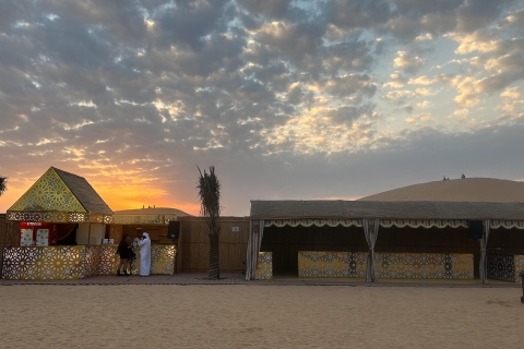 Abu Dhabi: Flucht aus der Stadt Wüstentour mit Kamelritt & BBQGemeinsames Fahrzeugpaket mit BBQ, Kamelritt & Sandbording