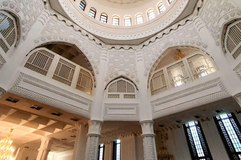 巴库：粉红湖、糖果山和贝什巴马格山之旅