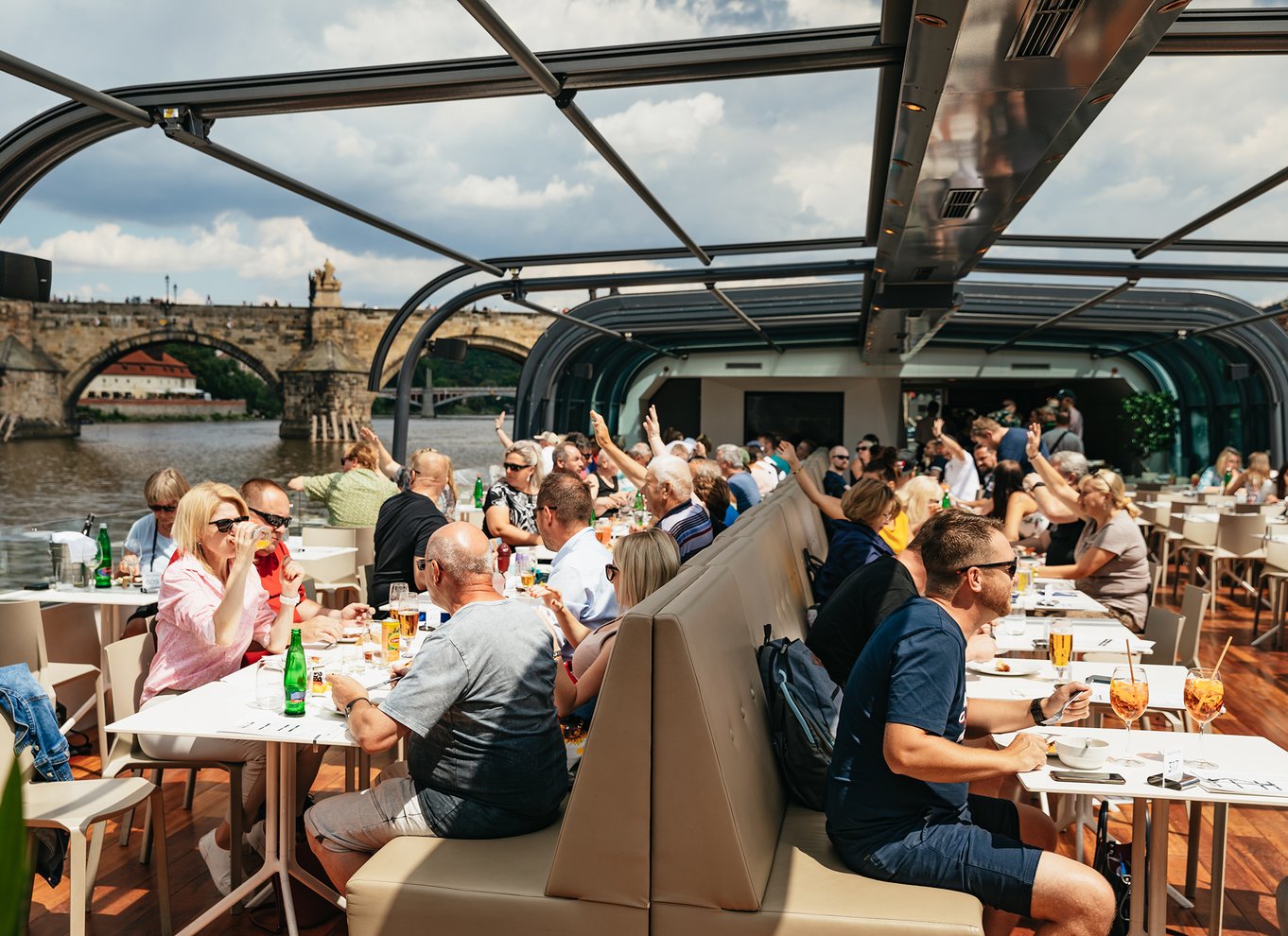 Prag: Frokostkrydstogt på Moldau i en åben glasbåd