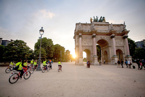 Paris : visite nocturne à vélo et croisière sur la SeineParis : visite nocturne à vélo et croisière en anglais