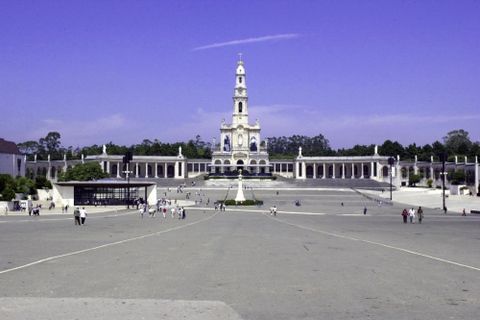 Ab Lissabon: Kleingruppentour nach Fátima, Nazaré und Óbidos