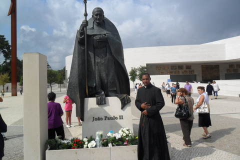 Ab Lissabon: Kleingruppentour nach Fátima, Nazaré und Óbidos