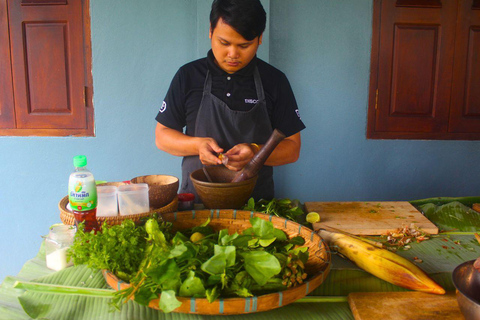 Luang Prabang: Cooking Class, Temple Visit, and Lunch
