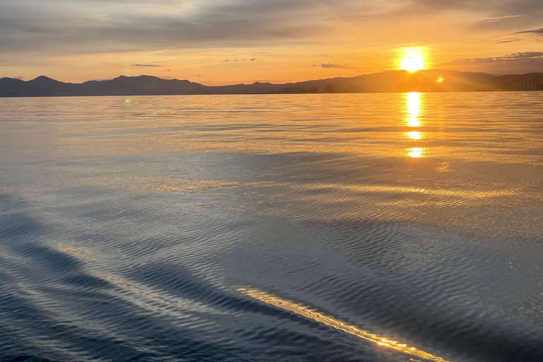 Golf Juan: Sunset Sailing Cruise with aperitif at the Island