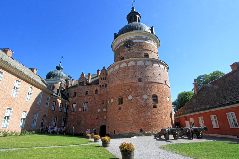 Stockholm: Grand Drottningholm and Gripsholm Castles Tour