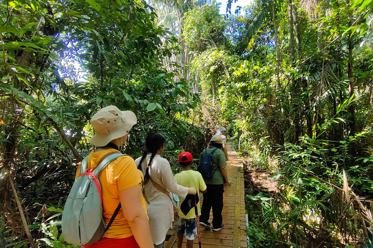 Kuching: Bako Wildlife Day Tour