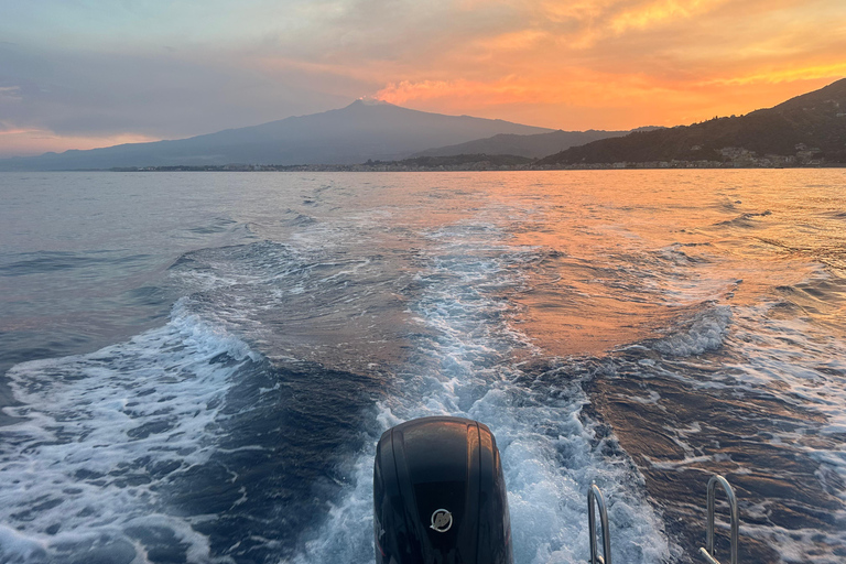 Taormina: Sunset Boat Tour with Aperitif