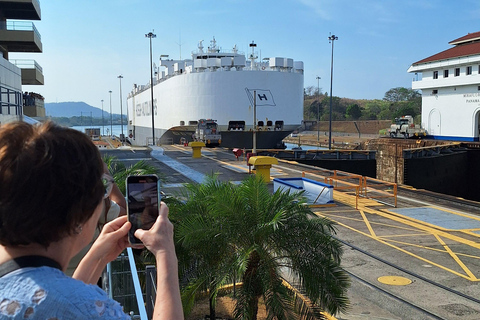 Panama Canal Tour: Miraflores Locks and Canal Zone