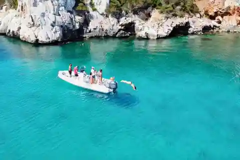 Alghero: Boat Tour with Snorkeling in Porto Conte