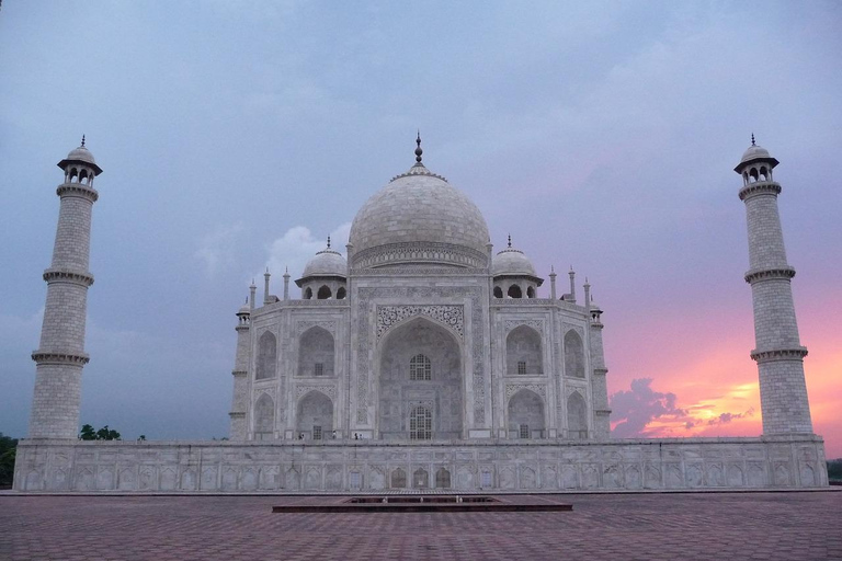 Agra: Taj Mahal Sunrise Walking Tour with Hotel Pickup Private Guided Tour without Entry Tickets and Breakfast