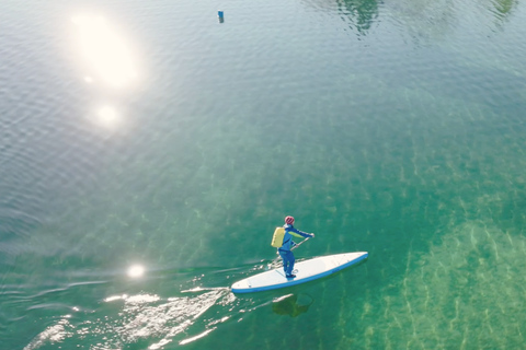 Fuschlsee: Stand-Up Paddleboard invernale guidato e tèFuschlsee: stand up paddle invernale guidato e tè